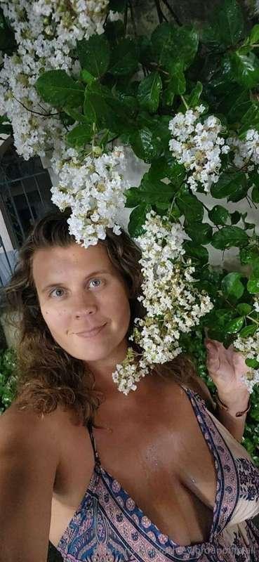 My flower is as beautiful as these 🥰