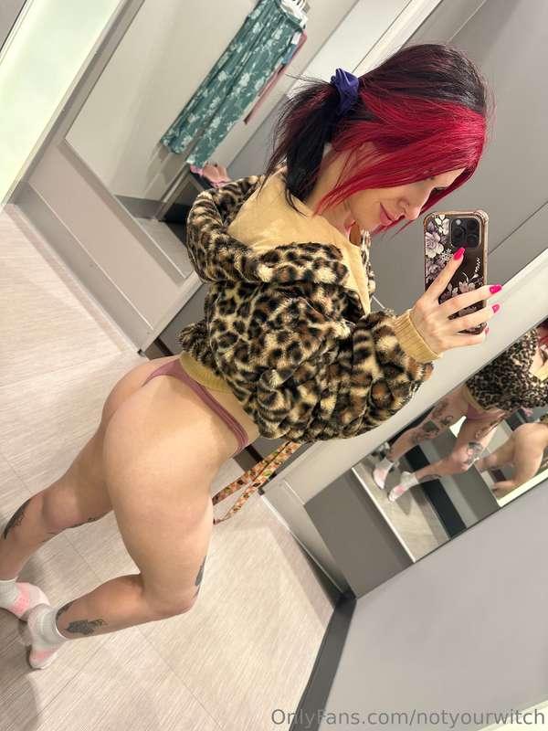 just fitting room things 🐆 