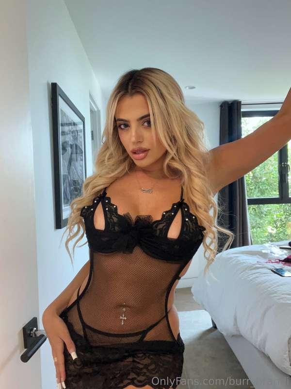 Felt like letting the lingerie do all the talking 😈