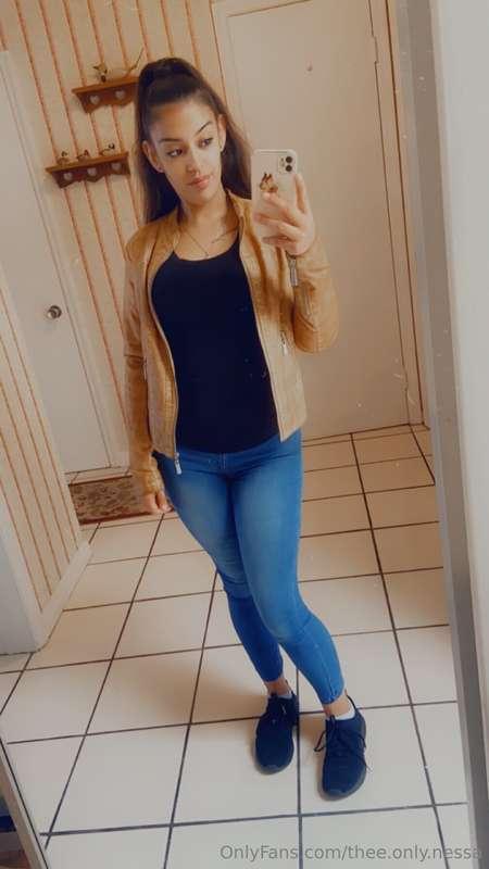 This is what I look like in clothes 😂✌🏽