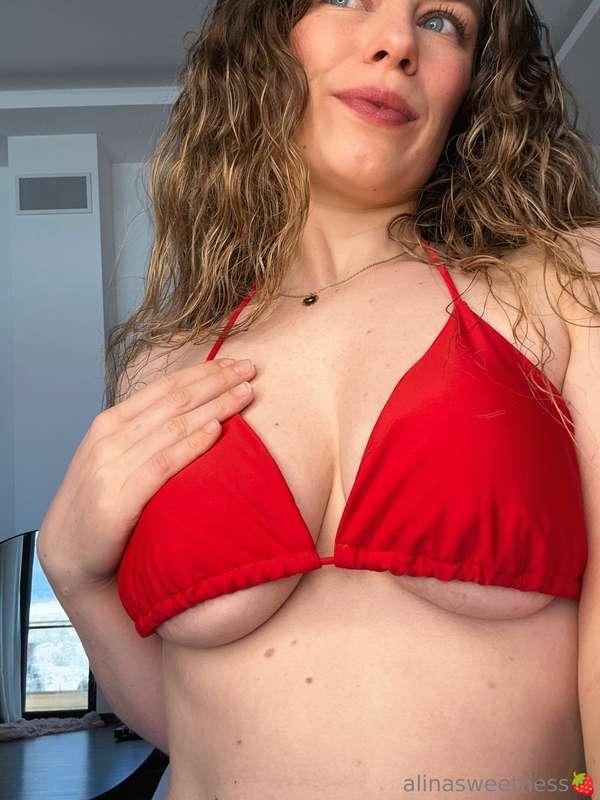 A little underboob today ♥️
