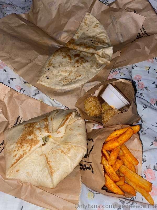 having a chill night and stuffing my face