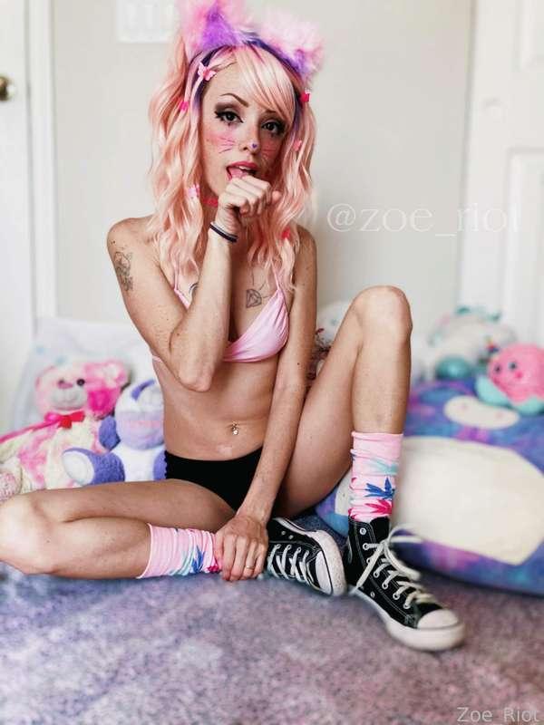 zoe_riot image #2