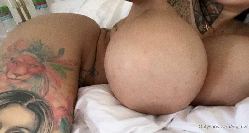 Bored and horny 😒