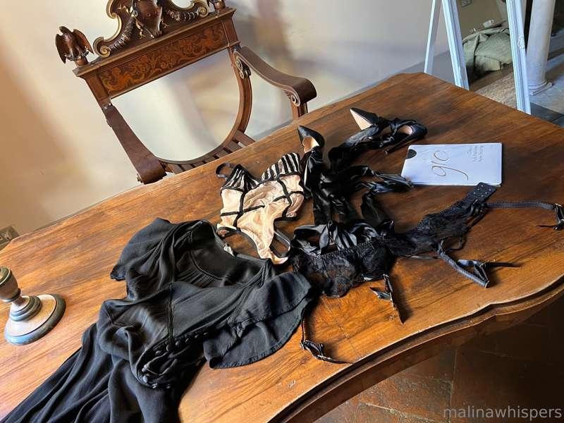 Fully fashioned Gio stockings, pure silk 40s style dress and..