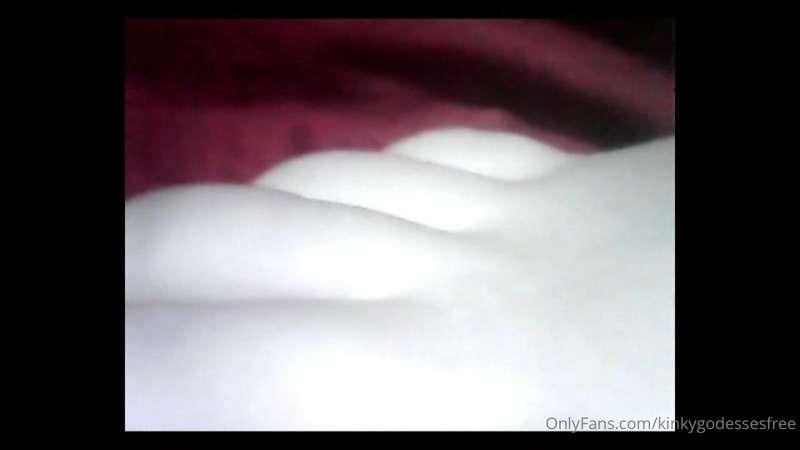 Starting at her feet you start to explore a sleeping Giantes..
