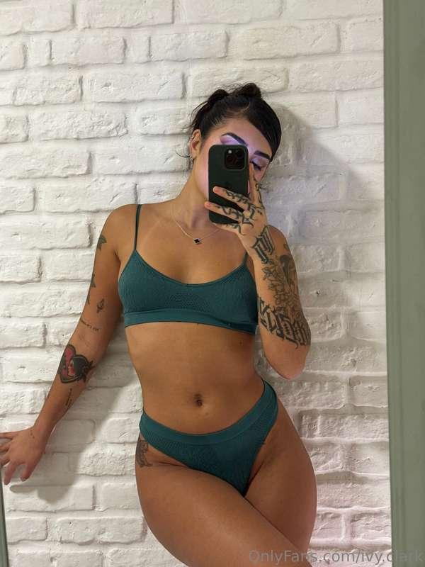 This green set is really classy 🍀✨