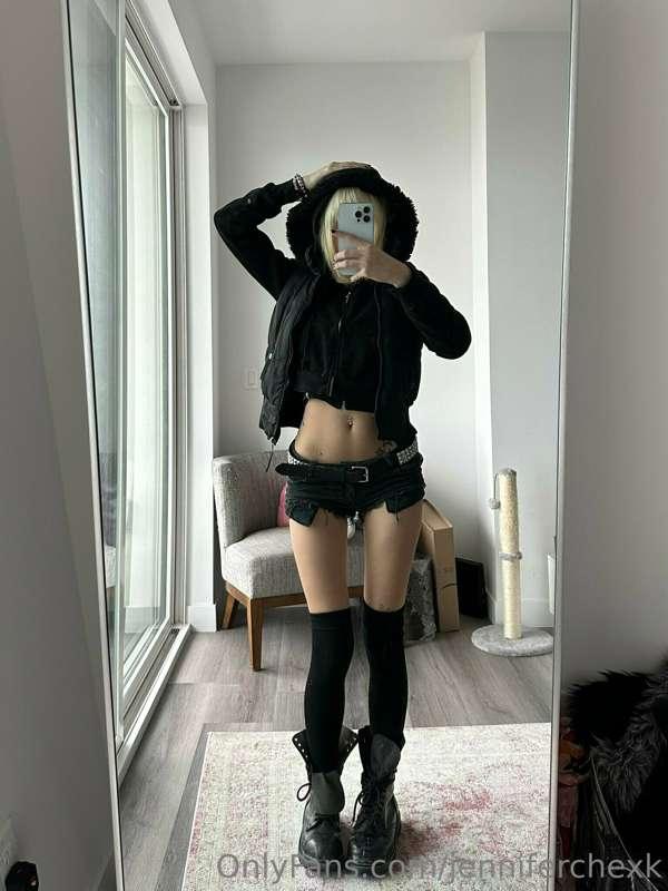 what should i be for halloween? 🦇