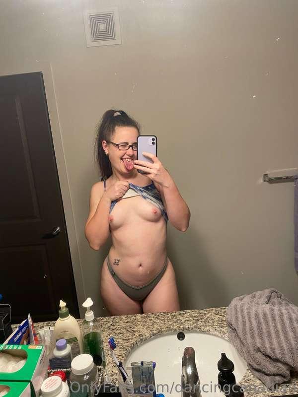 Cum keep me entertained while I watch some wrestlemania 😏