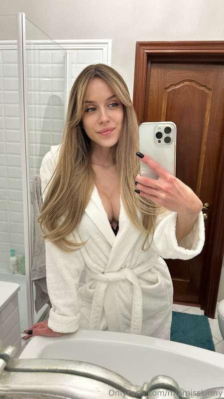 Whoever guesses whether I've already showered😏🛀 or just plan..