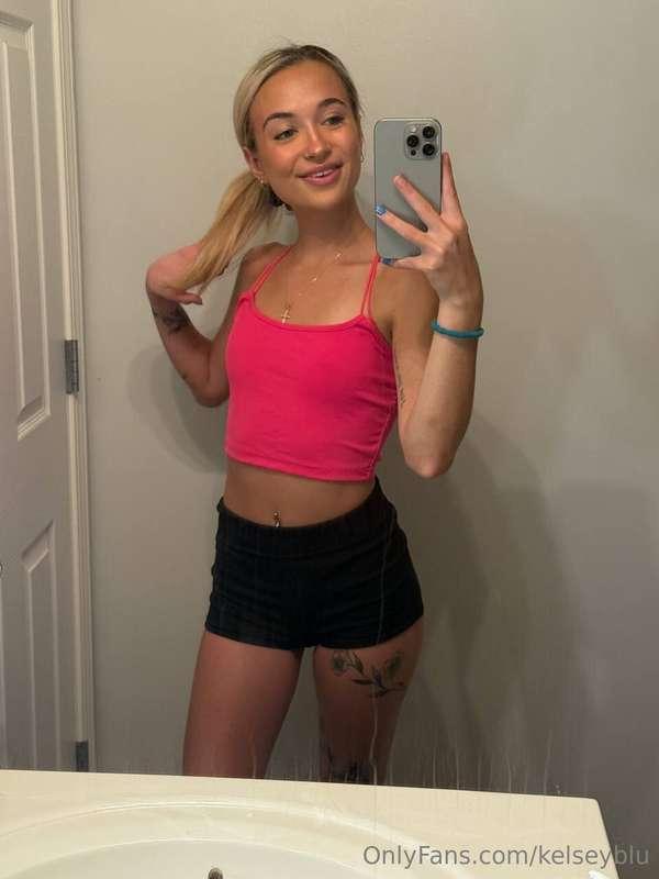 hot girl in highlighter mode lol 