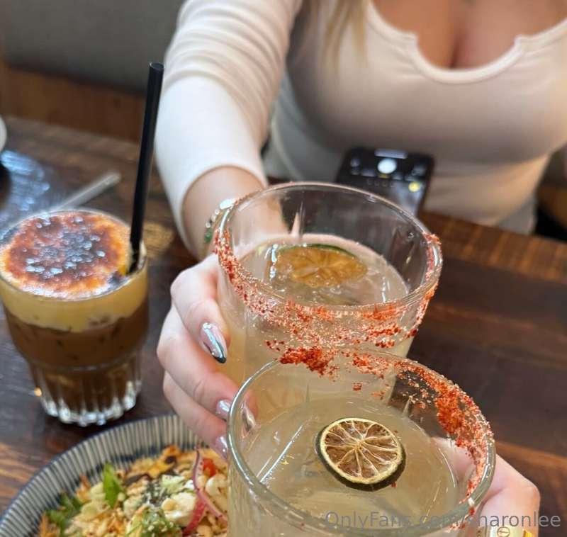 Enjoy time with my friend 😊Yeah she’s hot 🔥😋