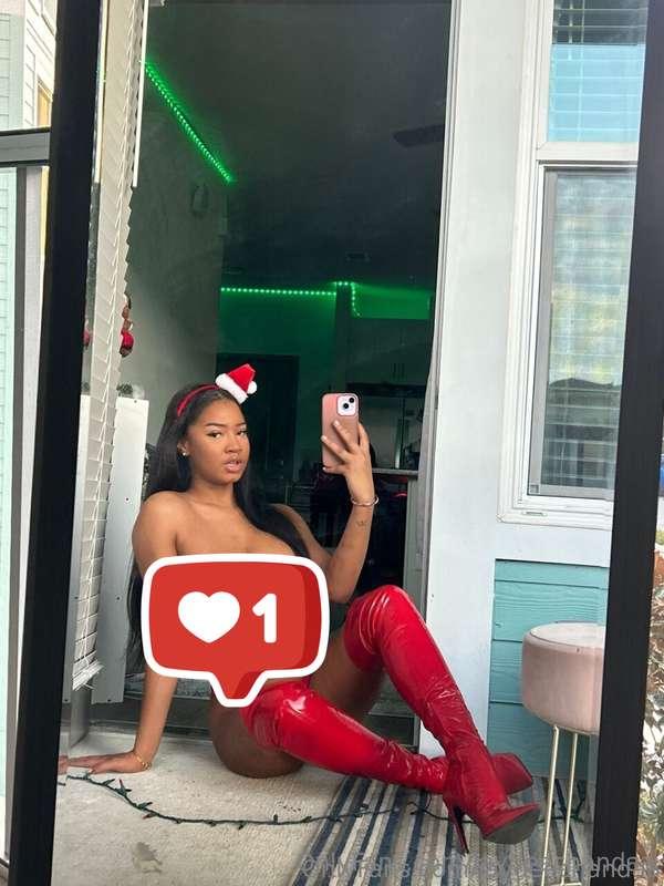 Your holiday surprises are waiting in my DMs... VIPs, dive i..