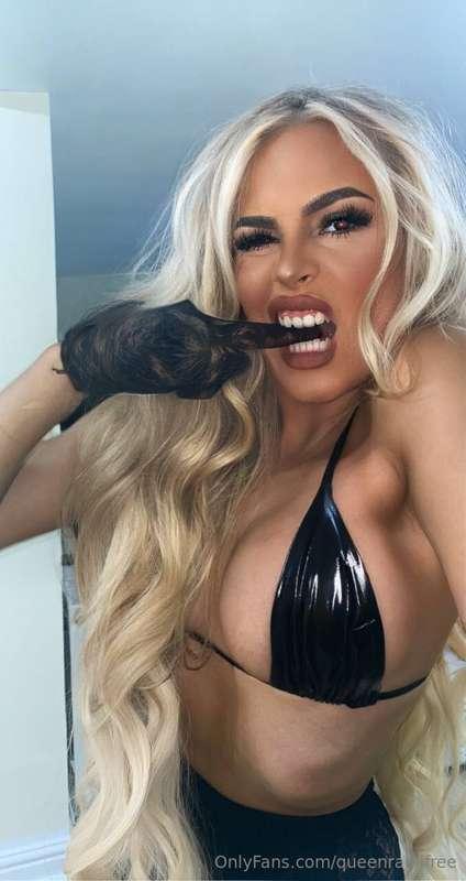 Awh did you get bullied by someone who looks like her? How p..