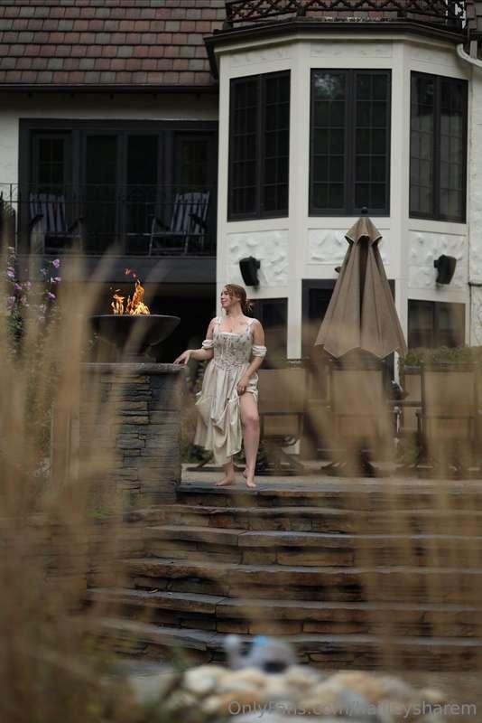 welcome to my sex castle .. where no one leaves until please..