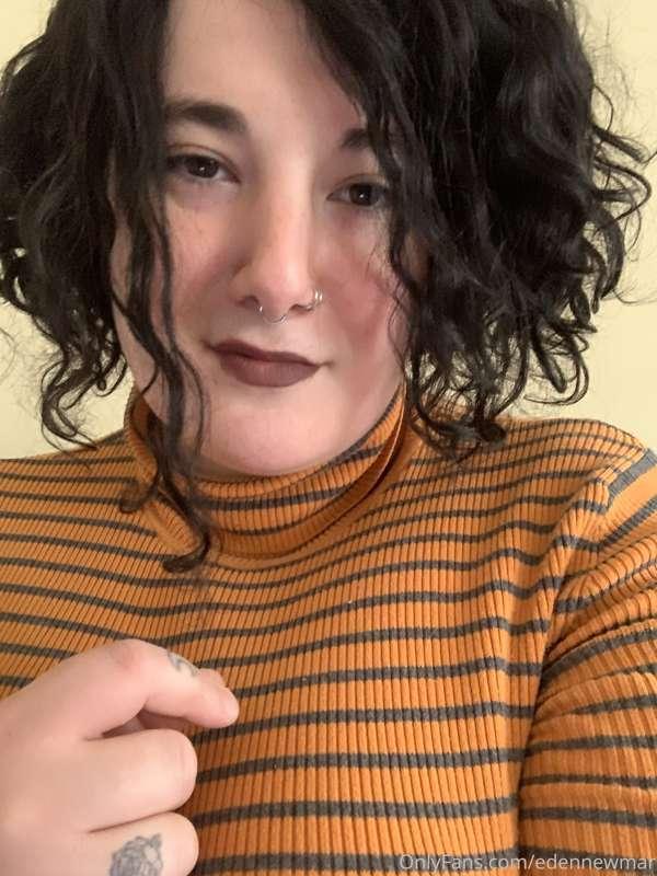 Modest turtleneck-wearing slut stuffs her big tits into a sm..