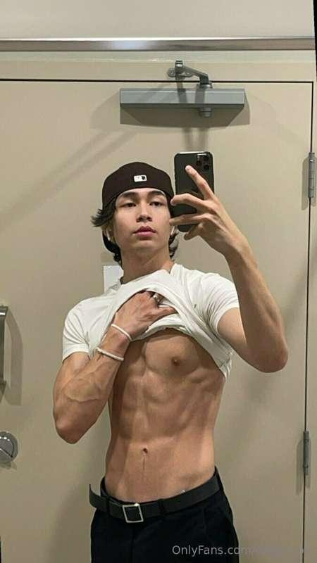 woke up kinda.....well..👀 check DMs