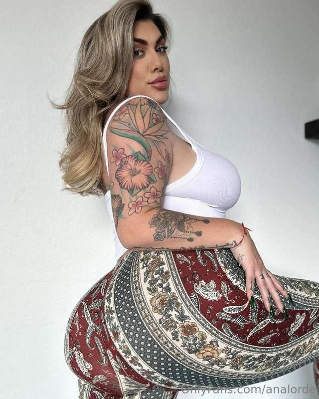 Do these make my butt look big? 😏 @ana.vip