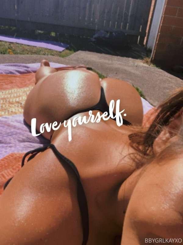 Who would love to rub oil on my body? 😍🔥  Tell me what you’d..