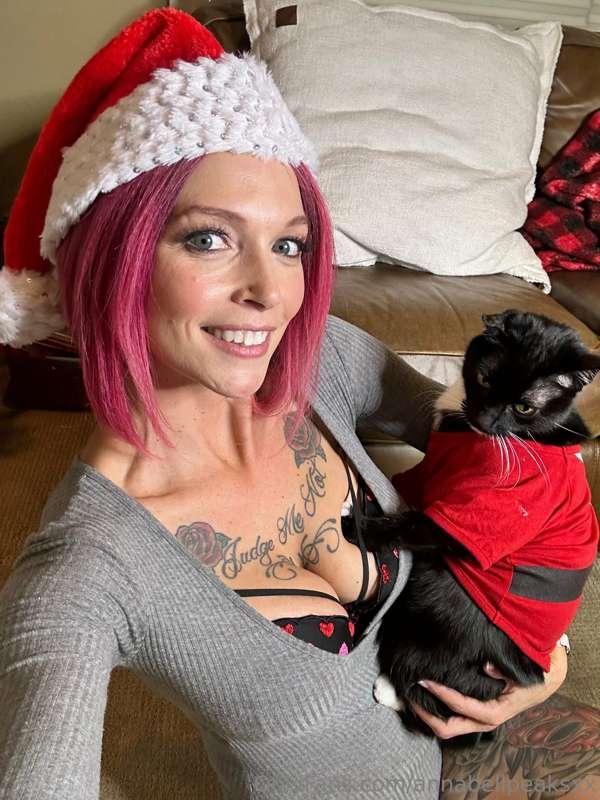 Merry Christmas to alllllllllll of my fans! I love spending ..
