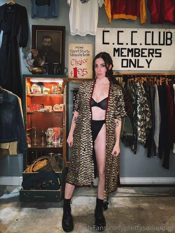 Sunday Funday!I live and breathe in the vintage world, and a..