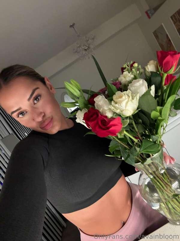 Adding red roses to any bouquet always gives a hint of roman..