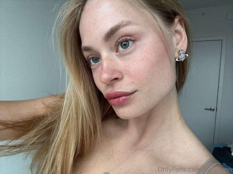 have I already made your day better with my beauty?🙈🤍