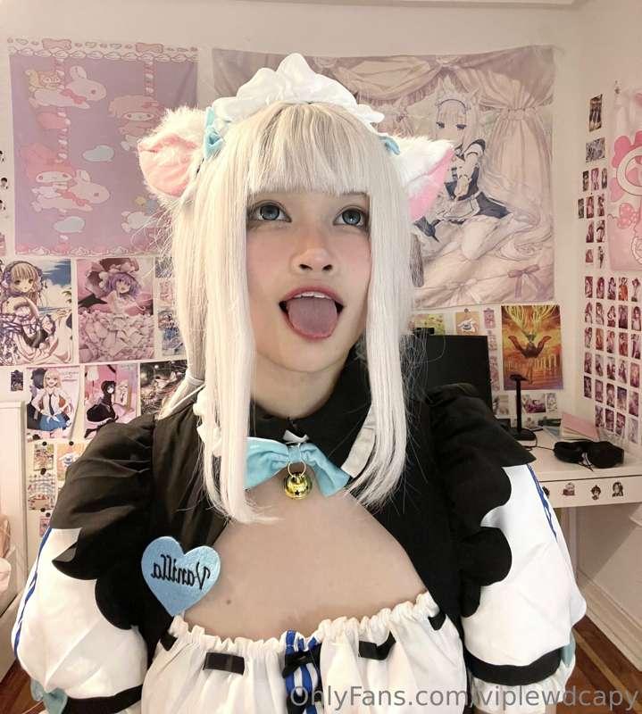 cat gf waiting for you to shoot your load 🤍🎀