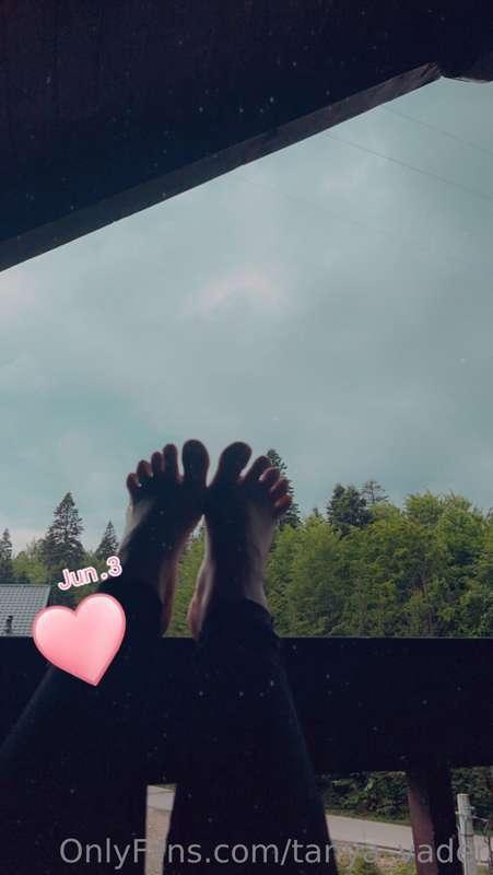 👣