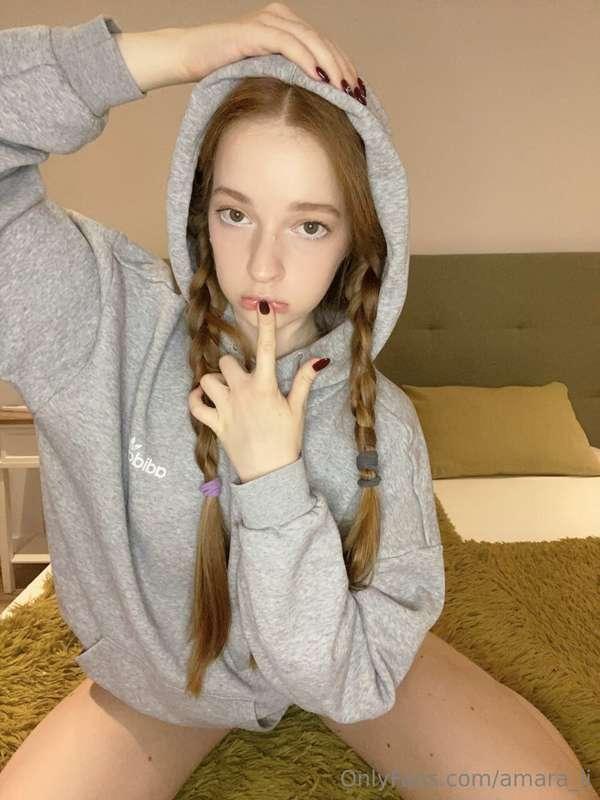 A beautiful girl with the face of an angel @janesunny💜🌸𝐹𝒪𝑅 𝐹..