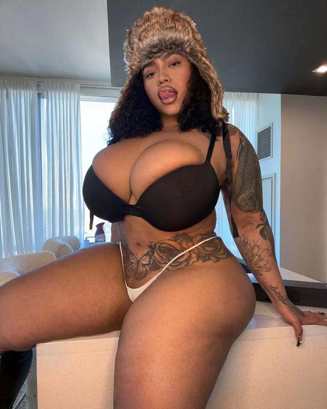 Could you handle @suzymariee 😏 She's waiting for you 👇https:..