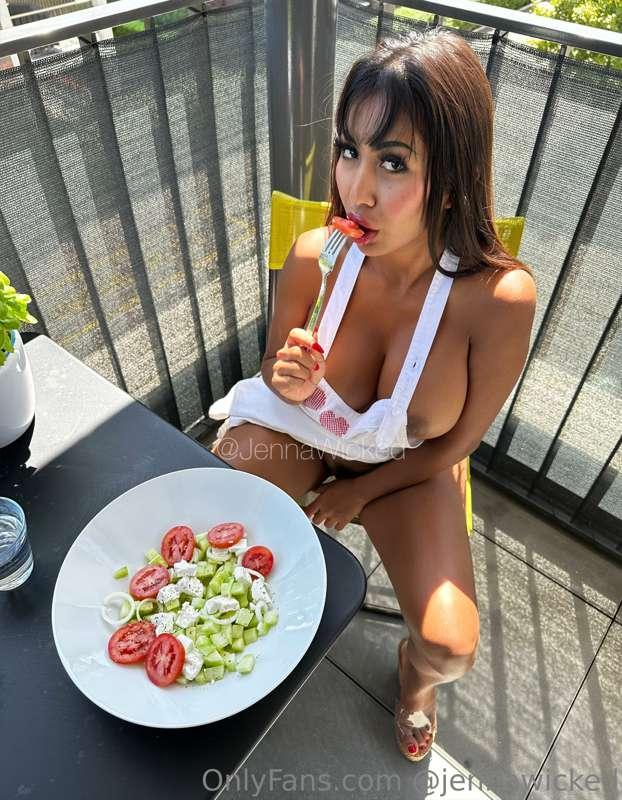 Wanna eat my salad?🥗 💞