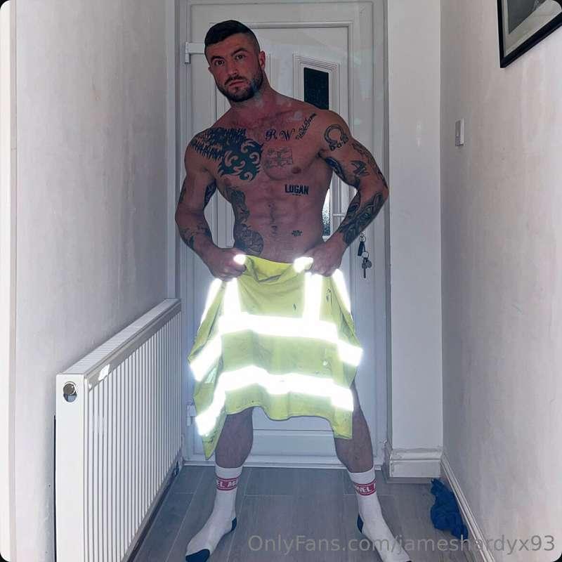 You fancy a filthy tradie late at night 😈😈