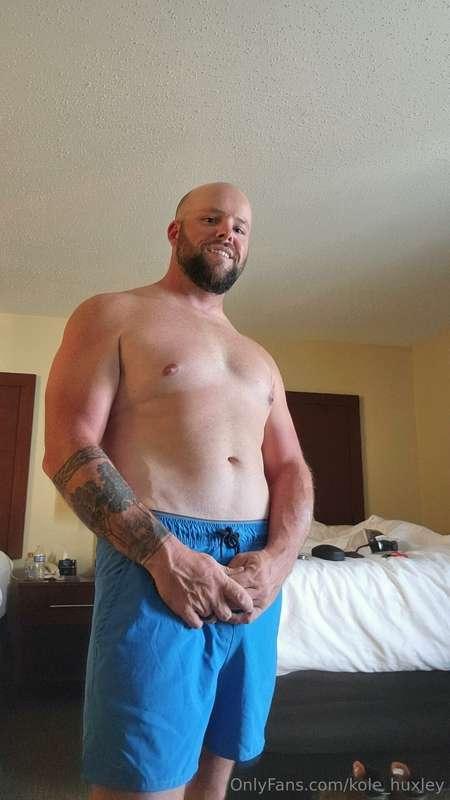 All alone in this hotel room.... 😏 what kind of video would ..