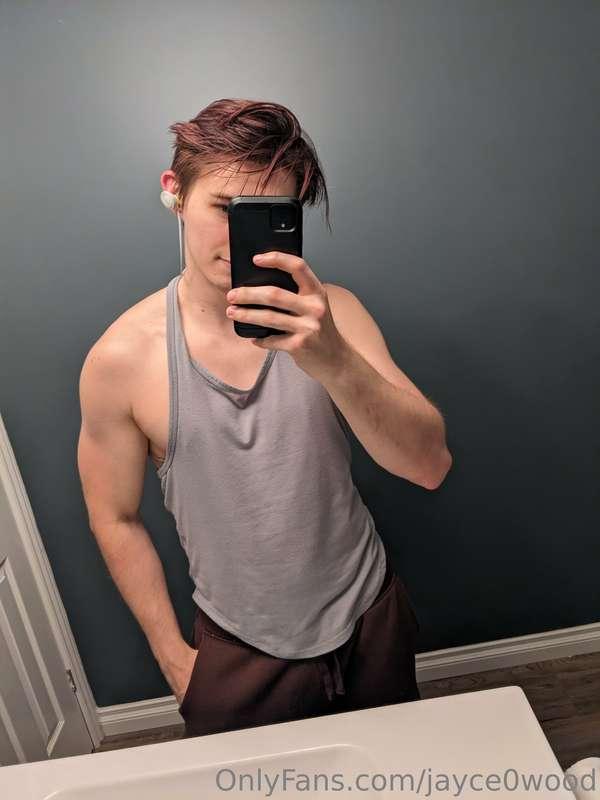 Late night gym session, should I do it shirt on or off? 🤔