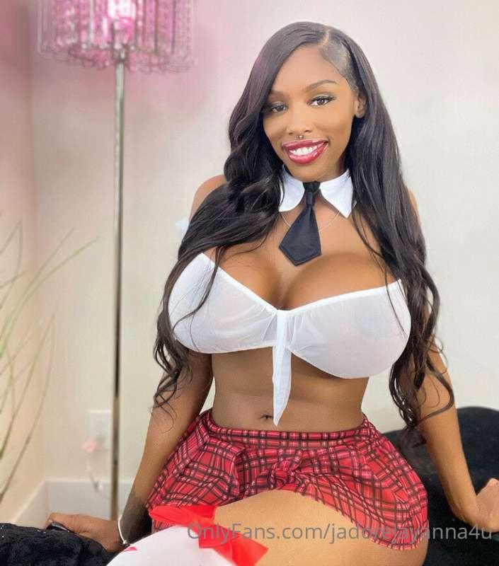 📚 should I post my 3 minute girl on girl first ever porn 😏😋...