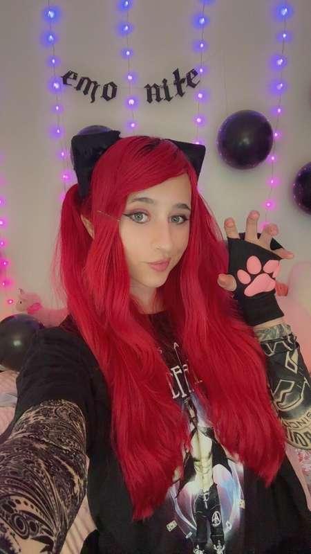 RAWR XD im going online! my wifi isn't working down so im st..