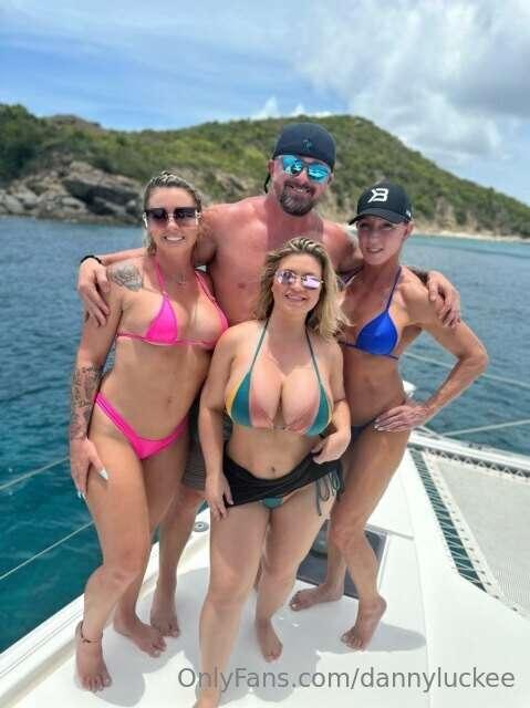 How am I this Luckee???  😎🏝️ loving the islands and these be..