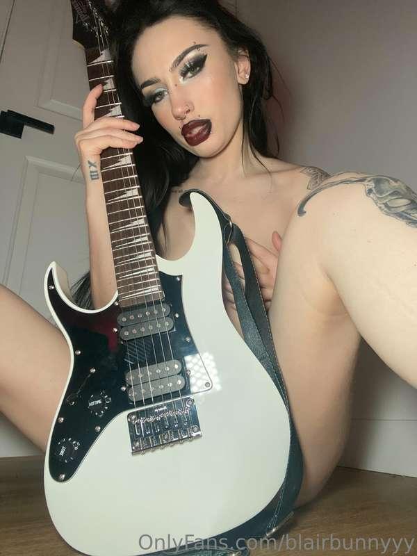 What’s hotter than a rockstar gf? How about one that’s fully..
