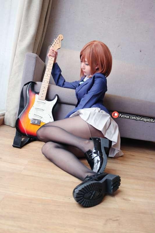 Yui Hirasawa (K-On) 5 HD teaser pics DOWNLOAD LINK! ❤