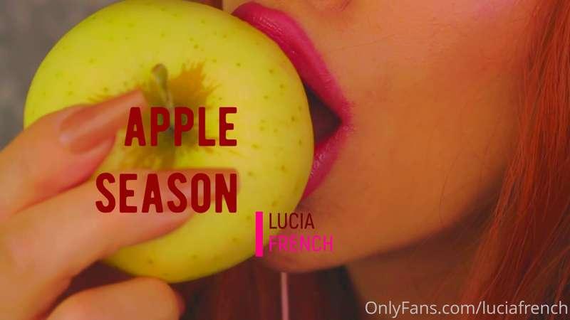 ASMR mouth tease
15 minutes of slowly;
kissing
licking
drool..