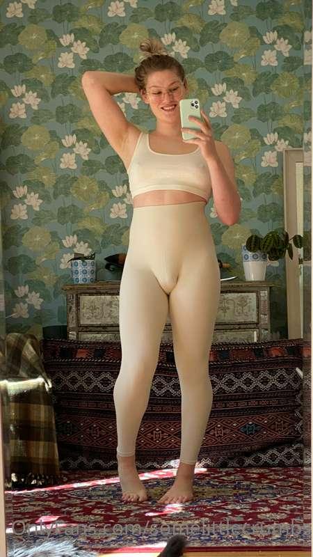 Feeling adorable in these yoga pants <3