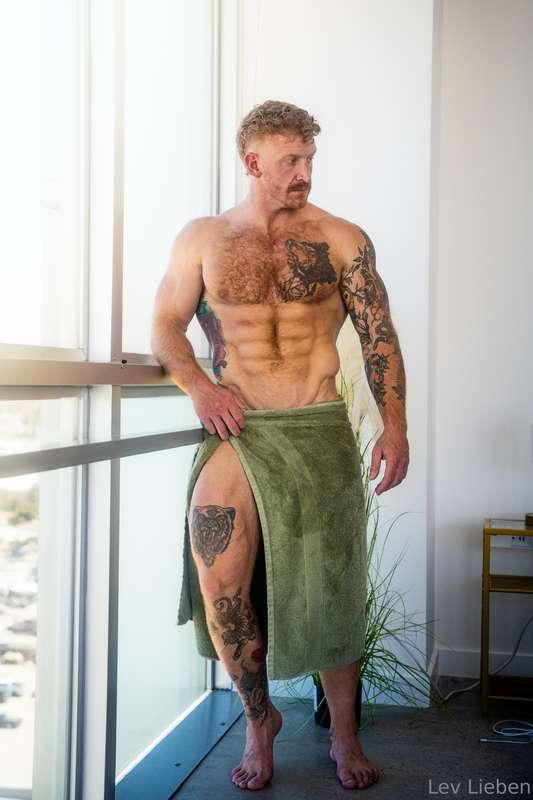 can i show you a magic trick, where i make this towel disapp..