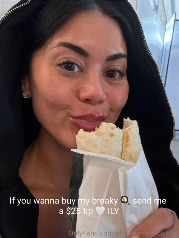 If you wanna buy my breaky send a tippy 🍳🌯🤍