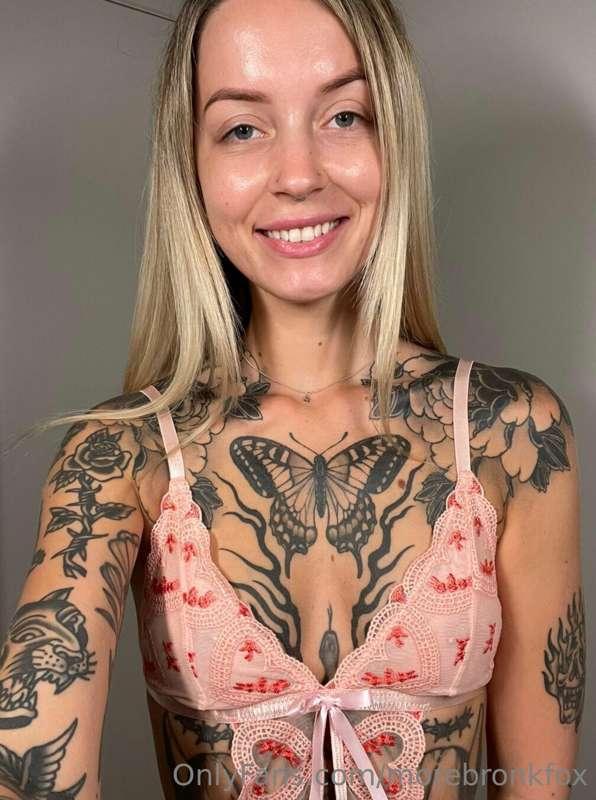 In 💖 with this outfit, feeling so sexy wearing it around the..