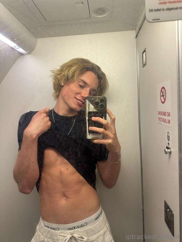 traveling makes me happy, and horny 😈