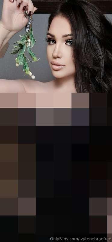 Meet me under the mistletoe?Full image, and other daily pics..