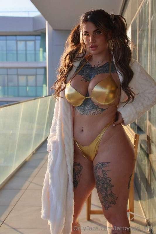 The rays of the rising sun play on my body 😍Quiet morning, I..