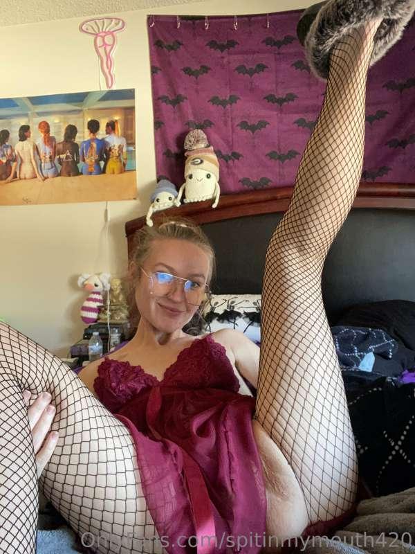Lift my dress up I’m not wearing any panties hehe