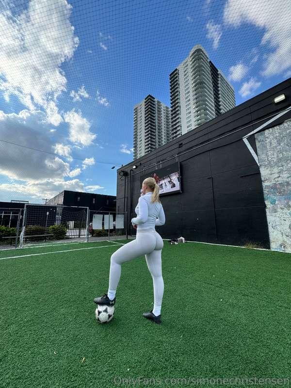Did a little soccer mini vlog today, who wanna see?? ⚽️